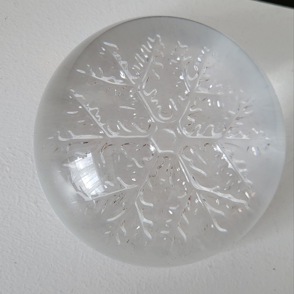 Vintage Avon Crystal Snowflake Paperweight Holiday Decor -Made in France - Picture 5 of 8